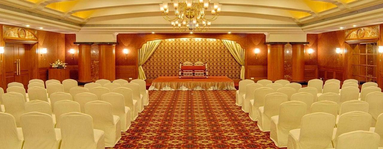 The Imperial Palace Rajkot Esterno foto